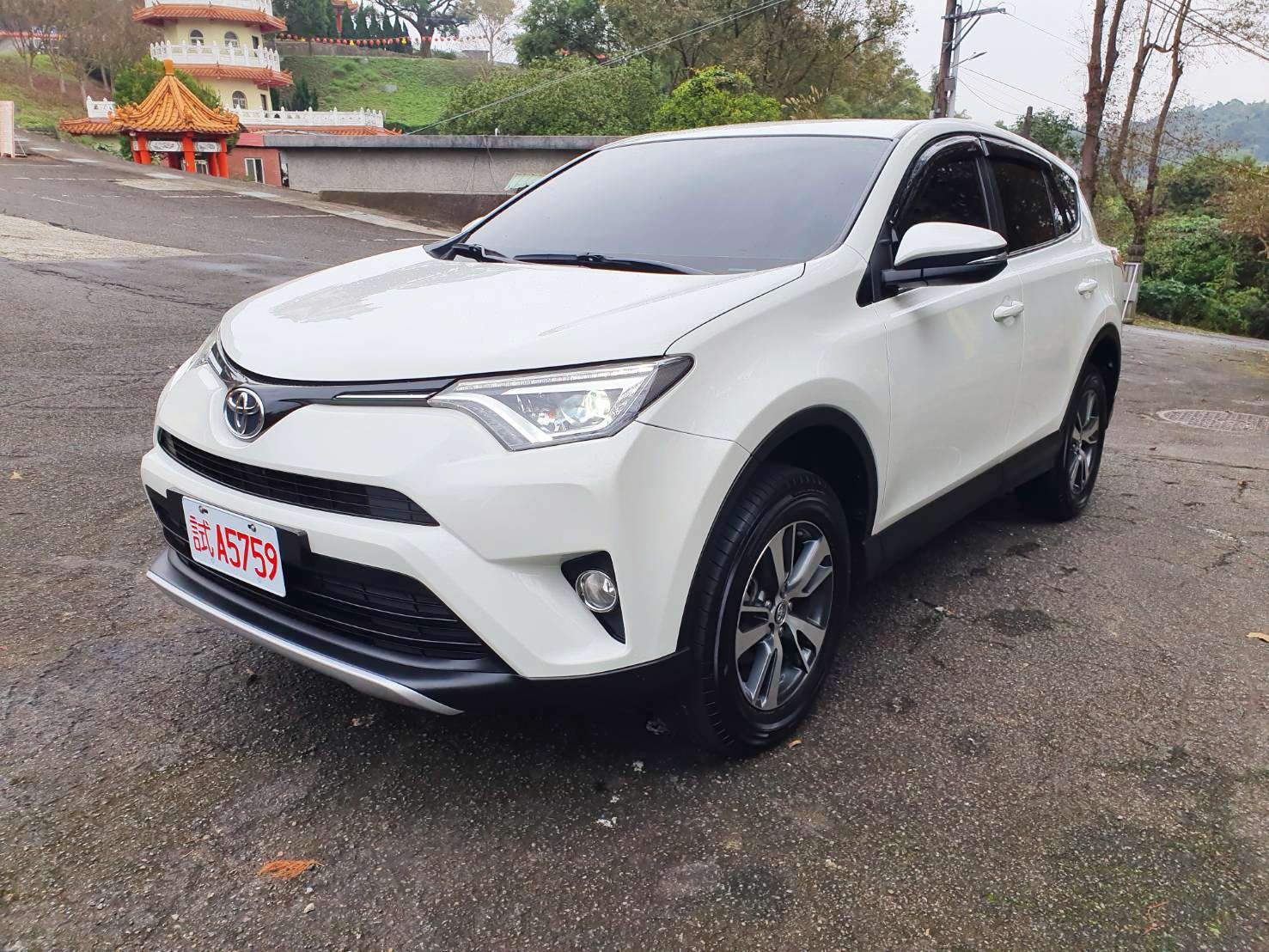 2018年TOYOTA RAV4💯 一手女用優質美車👍歲末寒冬迎春大放送~凡購車現折3萬~ 強力過件 協助辦理銀行貸款 LINE: goo5168 洽 0912-423-585 宋小姐  第1張相片