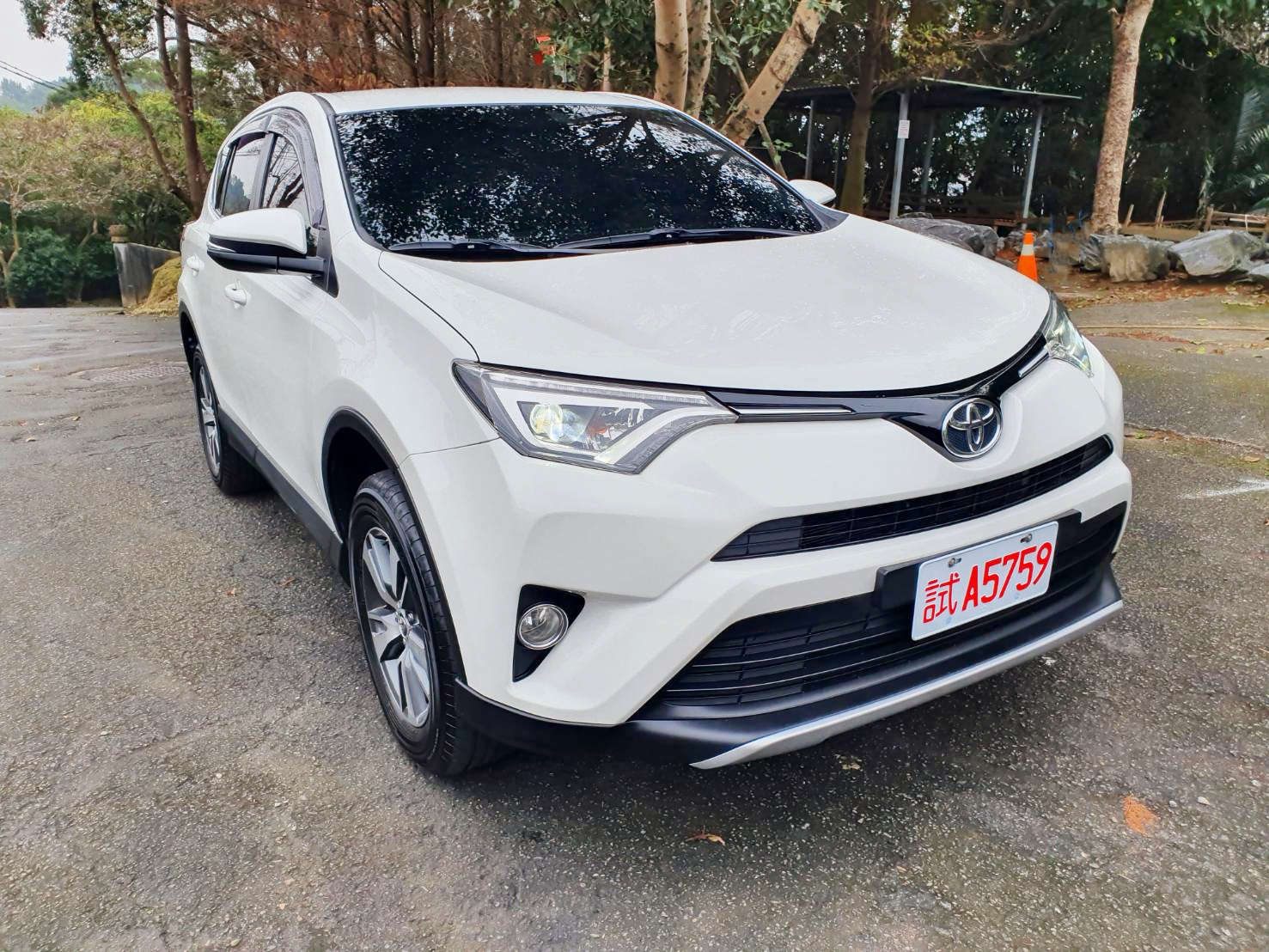 2018年TOYOTA RAV4💯 一手女用優質美車👍歲末寒冬迎春大放送~凡購車現折3萬~ 強力過件 協助辦理銀行貸款 LINE: goo5168 洽 0912-423-585 宋小姐  第2張相片