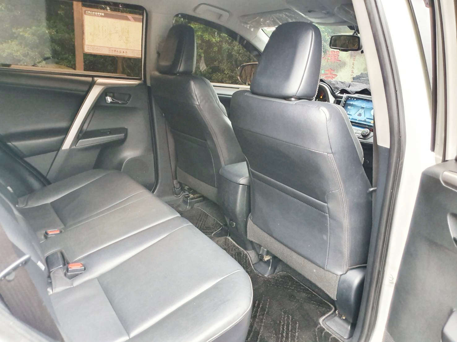 2018年TOYOTA RAV4💯 一手女用優質美車👍歲末寒冬迎春大放送~凡購車現折3萬~ 強力過件 協助辦理銀行貸款 LINE: goo5168 洽 0912-423-585 宋小姐  第7張相片