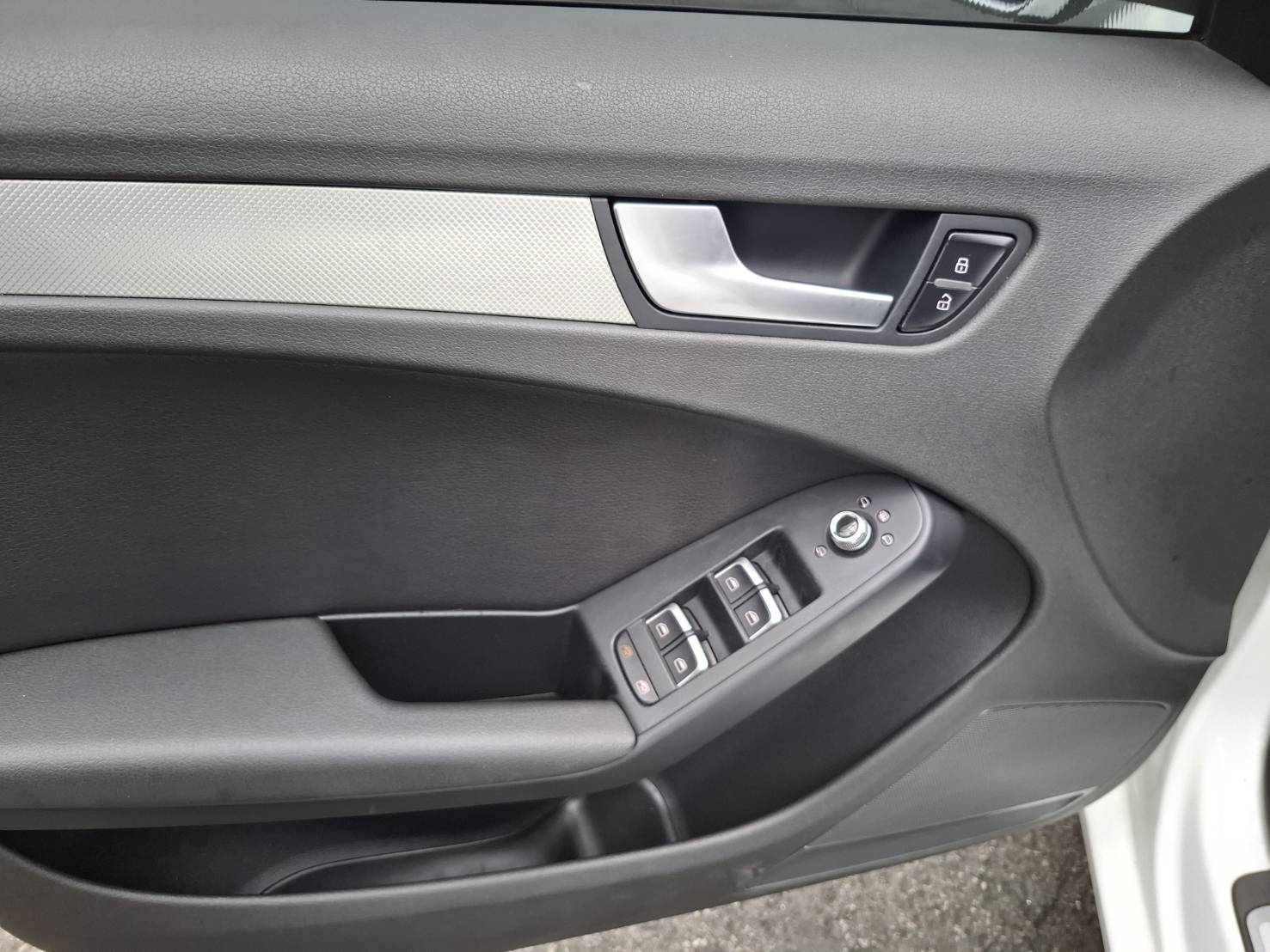 2013年奧迪A4 Avant 1.8 TFSI  手自排CVT8速 前輪驅動貸款專辦 強力過件洽:0912-423-585 宋小姐 😍LINE: goo5168  第5張相片