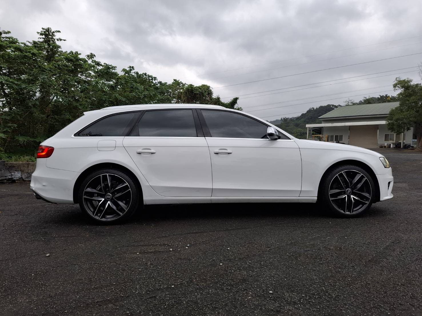 2013年奧迪A4 Avant 1.8 TFSI  手自排CVT8速 前輪驅動貸款專辦 強力過件洽:0912-423-585 宋小姐 😍LINE: goo5168  第12張相片