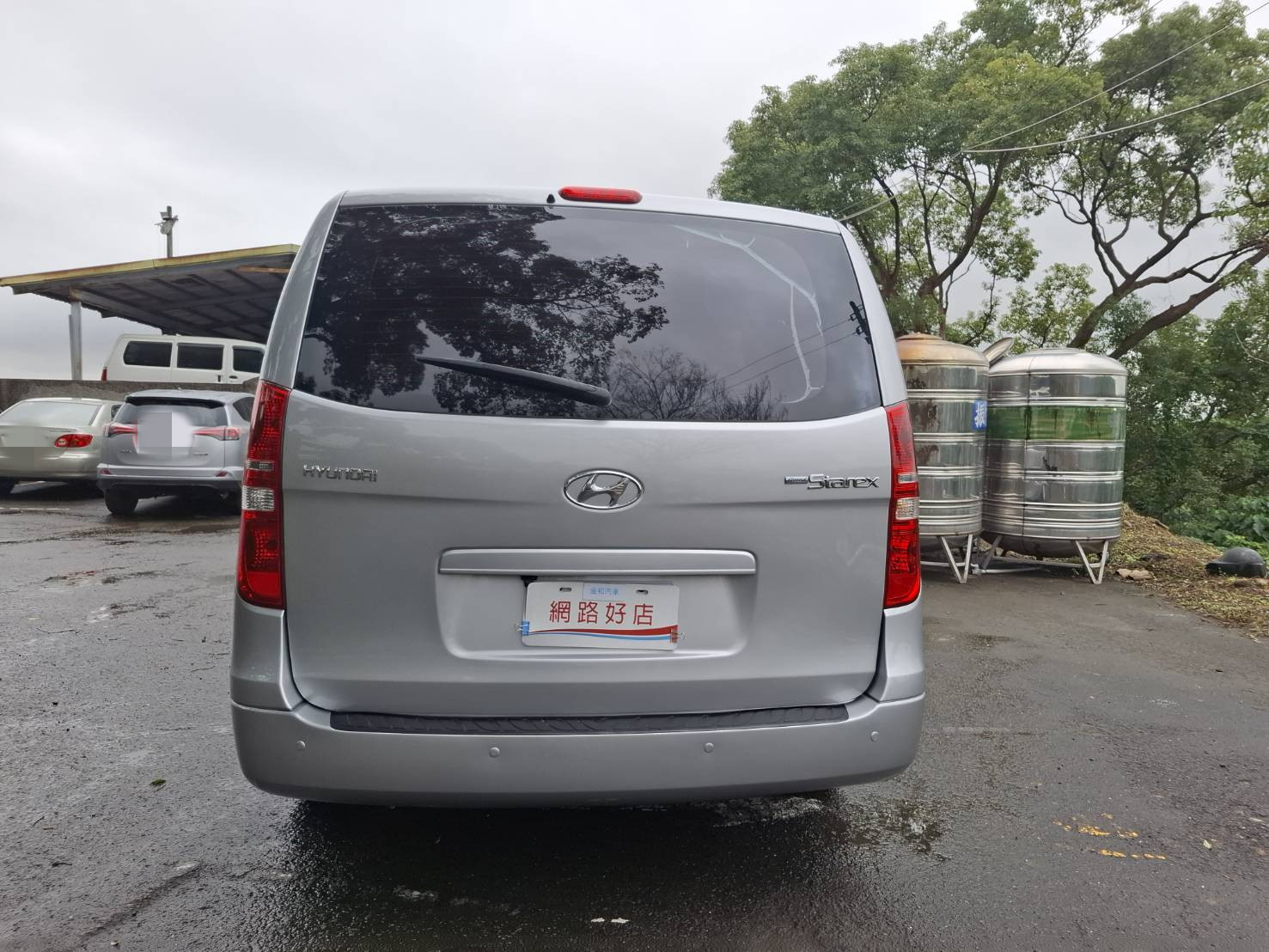 2018 HYUNDAI STAREX 2.5 柴油｜8人座 銀色・實在・耐用，就是生財工具 歡迎私訊 / 電洽預約看車LINE：goo5168  洽詢電話：0912423585 宋小姐貸款專辦，強力過件   第13張相片