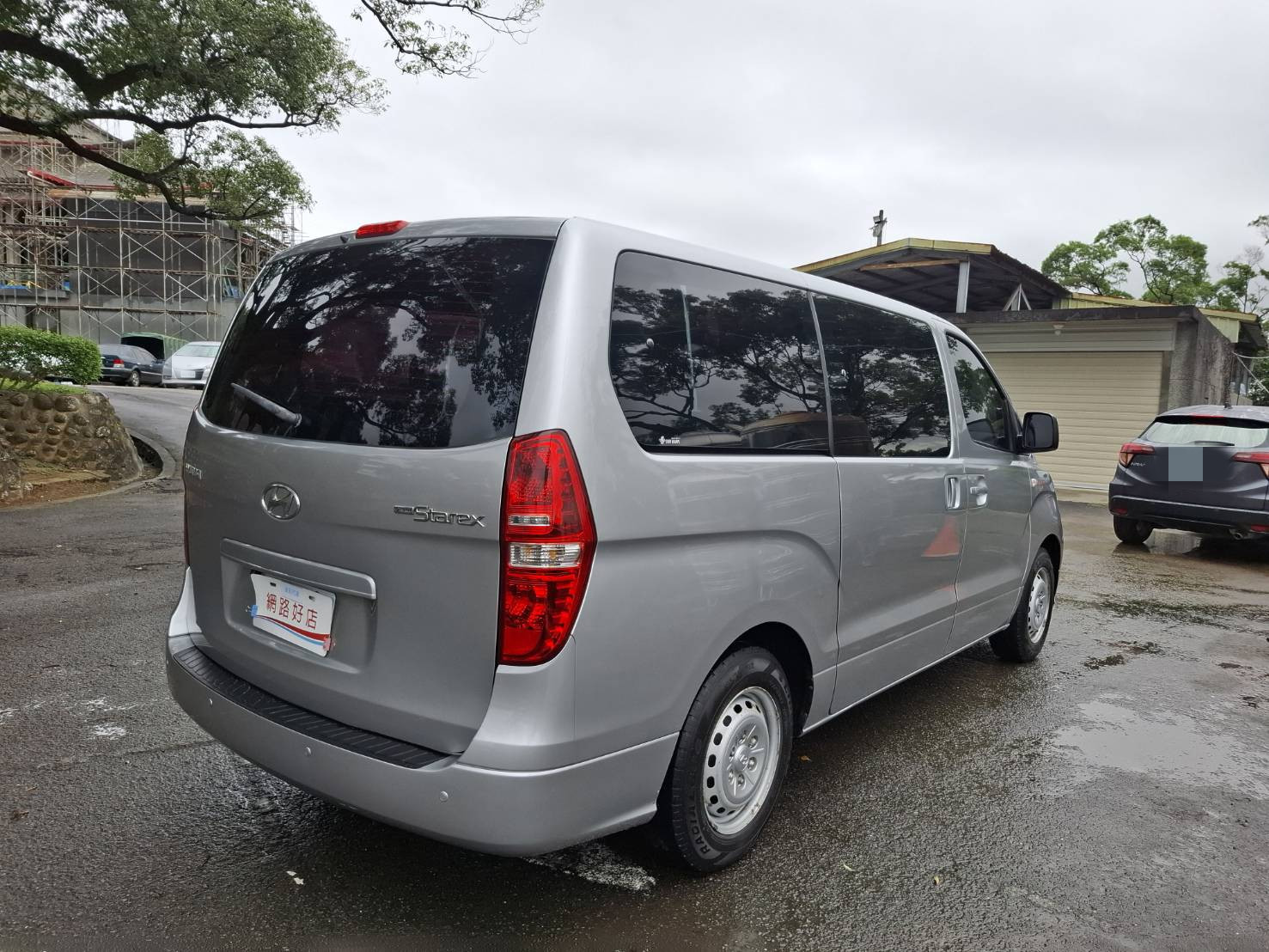 2018 HYUNDAI STAREX 2.5 柴油｜8人座 銀色・實在・耐用，就是生財工具 歡迎私訊 / 電洽預約看車LINE：goo5168  洽詢電話：0912423585 宋小姐貸款專辦，強力過件   第14張相片