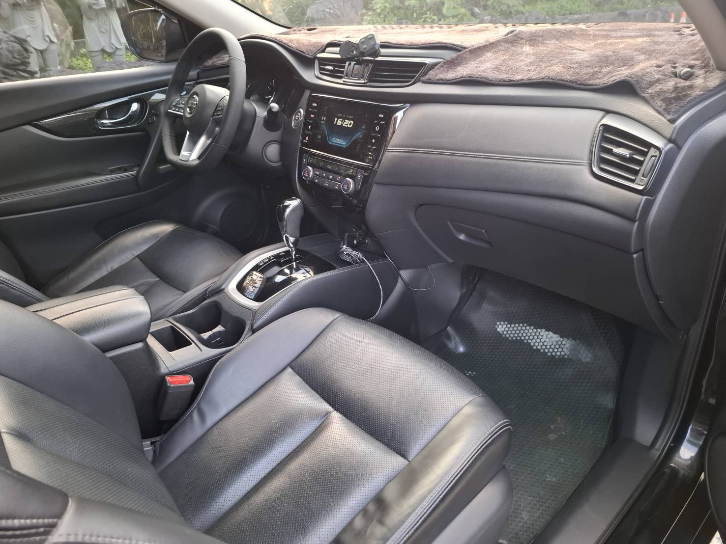 2022年 NISSAN X-TRAIL 智行版  只跑 9.3萬公里，黑色外觀，時尚又動感！歡迎私訊 / 電洽預約看車 LINE：goo5168 洽詢電話：0912423585 宋小姐 貸款專辦，強力過件！  第6張相片