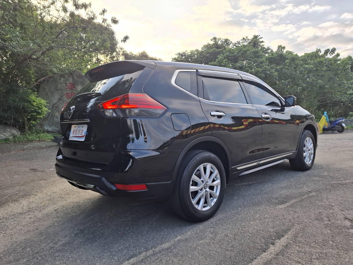 2022年 NISSAN X-TRAIL 智行版  只跑 9.3萬公里，黑色外觀，時尚又動感！歡迎私訊 / 電洽預約看車 LINE：goo5168 洽詢電話：0912423585 宋小姐 貸款專辦，強力過件！  第13張相片