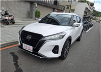 2023年 NISSAN KICKS 旗艦版 白色車身  黑色內裝  經典又時尚 歡迎預約賞車LINE：goo5168 洽詢電話：0912423585 宋小姐 貸款專辦 強力過件  第1張縮圖