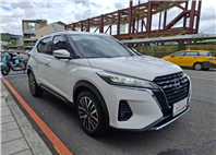 2023年 NISSAN KICKS 旗艦版 白色車身  黑色內裝  經典又時尚 歡迎預約賞車LINE：goo5168 洽詢電話：0912423585 宋小姐 貸款專辦 強力過件  第2張縮圖