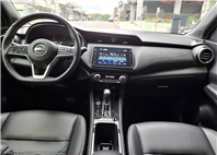 2023年 NISSAN KICKS 旗艦版 白色車身  黑色內裝  經典又時尚 歡迎預約賞車LINE：goo5168 洽詢電話：0912423585 宋小姐 貸款專辦 強力過件  第3張縮圖