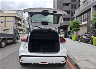 2023年 NISSAN KICKS 旗艦版 白色車身  黑色內裝  經典又時尚 歡迎預約賞車LINE：goo5168 洽詢電話：0912423585 宋小姐 貸款專辦 強力過件  第9張縮圖