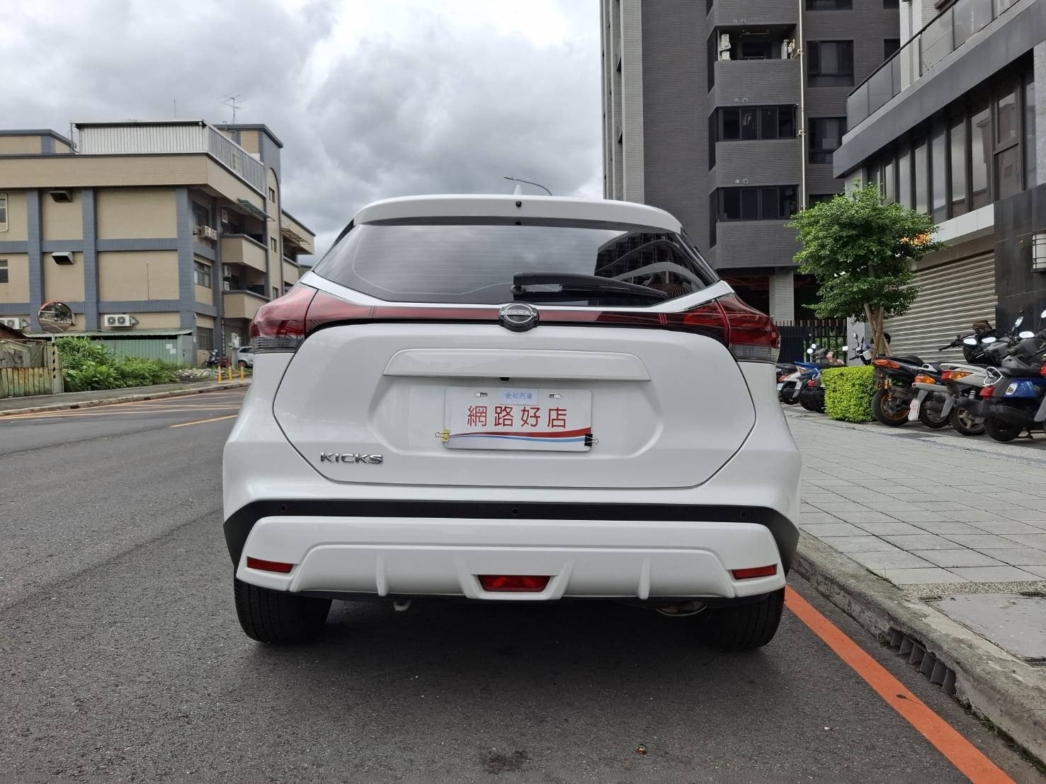 2023年 NISSAN KICKS 旗艦版 白色車身  黑色內裝  經典又時尚 歡迎預約賞車LINE：goo5168 洽詢電話：0912423585 宋小姐 貸款專辦 強力過件  第13張相片