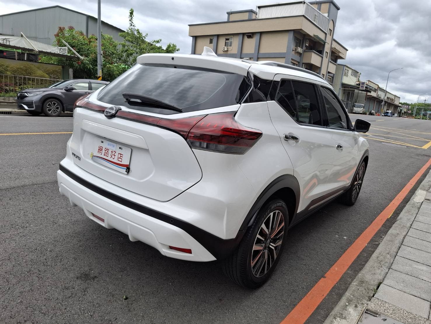 2023年 NISSAN KICKS 旗艦版 白色車身  黑色內裝  經典又時尚 歡迎預約賞車LINE：goo5168 洽詢電話：0912423585 宋小姐 貸款專辦 強力過件  第14張相片