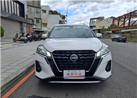 2023年 NISSAN KICKS 旗艦版 白色車身  黑色內裝  經典又時尚 歡迎預約賞車LINE：goo5168 洽詢電話：0912423585 宋小姐 貸款專辦 強力過件  第15張縮圖