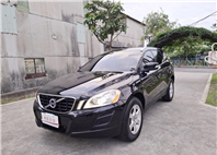 2012年 VOLVO XC60 T5 旗艦版 渦輪增壓動力 順暢好開 推力飽滿 典雅黑外觀 質感內裝 舒適寬敞 歡迎預約賞車 LINE：goo5168 洽詢電話：0912423585 宋小姐  第1張縮圖