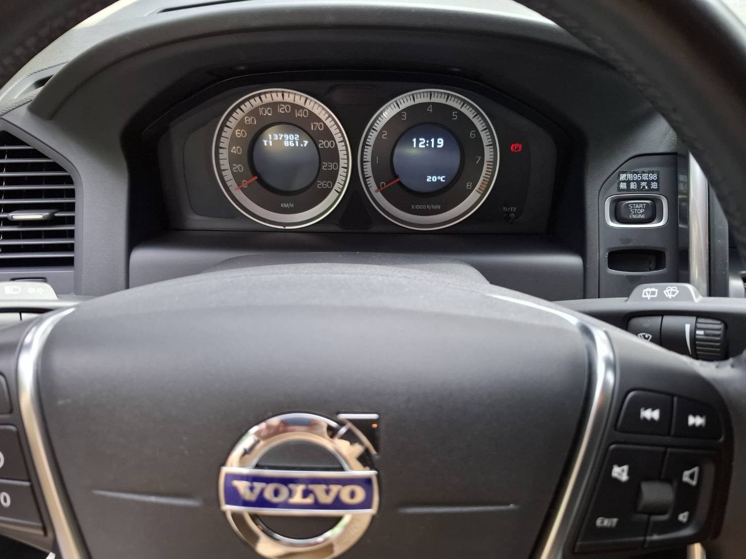 2012年 VOLVO XC60 T5 旗艦版 渦輪增壓動力 順暢好開 推力飽滿 典雅黑外觀 質感內裝 舒適寬敞 歡迎預約賞車 LINE：goo5168 洽詢電話：0912423585 宋小姐  第4張相片