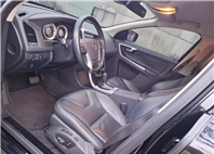 2012年 VOLVO XC60 T5 旗艦版 渦輪增壓動力 順暢好開 推力飽滿 典雅黑外觀 質感內裝 舒適寬敞 歡迎預約賞車 LINE：goo5168 洽詢電話：0912423585 宋小姐  第5張縮圖