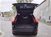 2012年 VOLVO XC60 T5 旗艦版 渦輪增壓動力 順暢好開 推力飽滿 典雅黑外觀 質感內裝 舒適寬敞 歡迎預約賞車 LINE：goo5168 洽詢電話：0912423585 宋小姐  第8張縮圖
