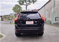 2012年 VOLVO XC60 T5 旗艦版 渦輪增壓動力 順暢好開 推力飽滿 典雅黑外觀 質感內裝 舒適寬敞 歡迎預約賞車 LINE：goo5168 洽詢電話：0912423585 宋小姐  第13張縮圖