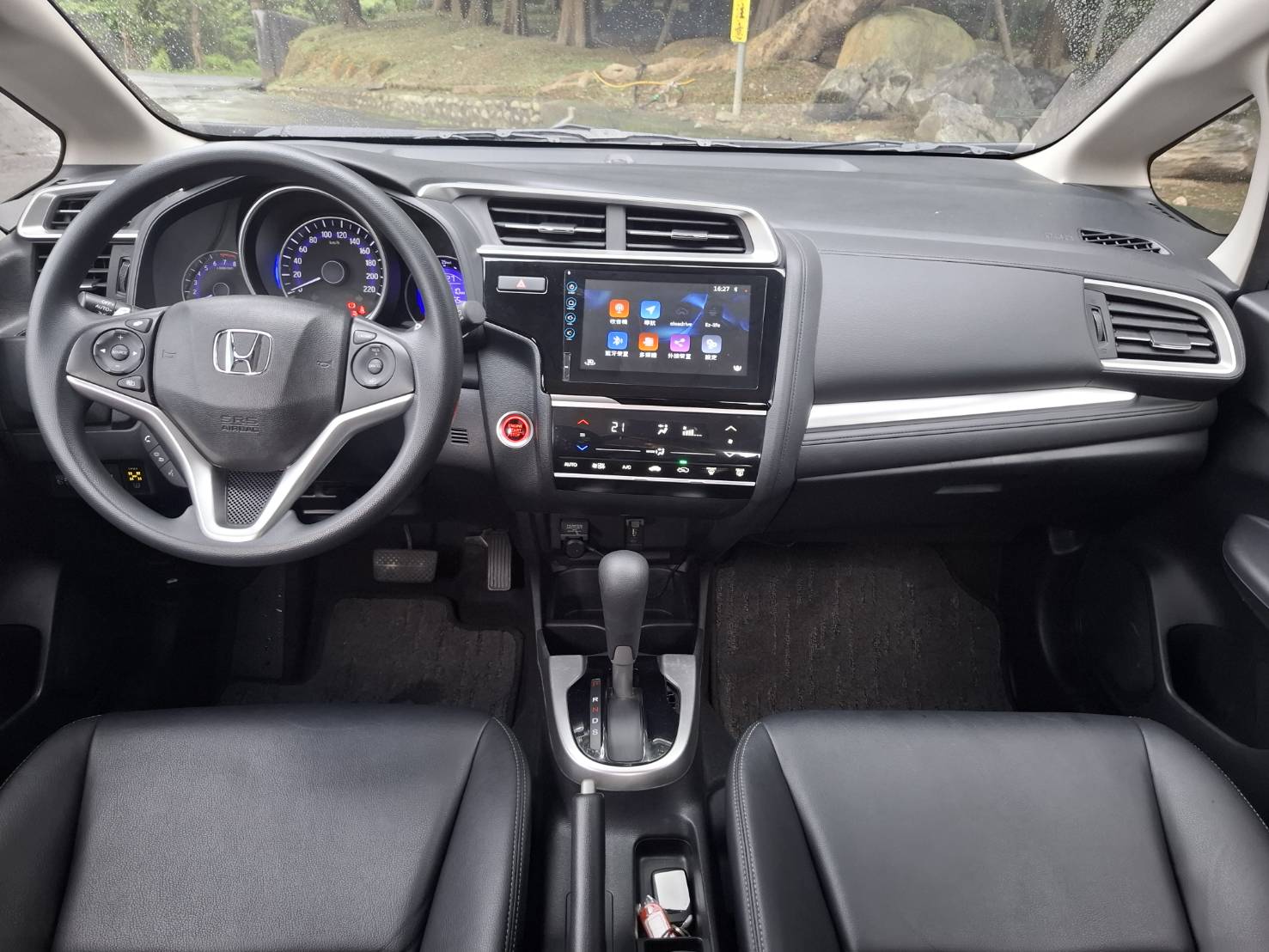 2021 HONDA FIT S 一部滿足日常 休閒工作需求的全能小鋼炮 歡迎預約賞車  LINE goo5168 洽: 0912423585宋小姐 貸款專辦 強力過件  第5張相片