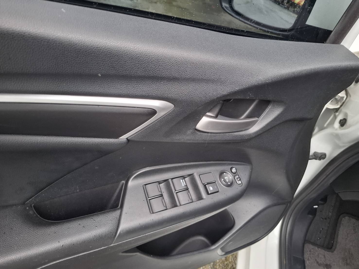 2021 HONDA FIT S 一部滿足日常 休閒工作需求的全能小鋼炮 歡迎預約賞車  LINE goo5168 洽: 0912423585宋小姐 貸款專辦 強力過件  第6張相片