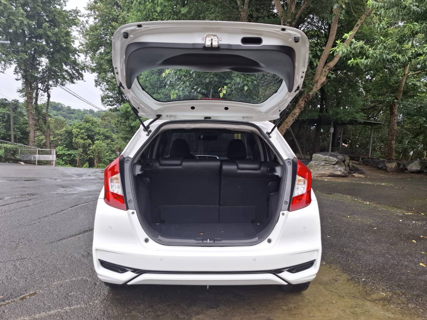 2021 HONDA FIT S 一部滿足日常 休閒工作需求的全能小鋼炮 歡迎預約賞車  LINE goo5168 洽: 0912423585宋小姐 貸款專辦 強力過件  第12張相片