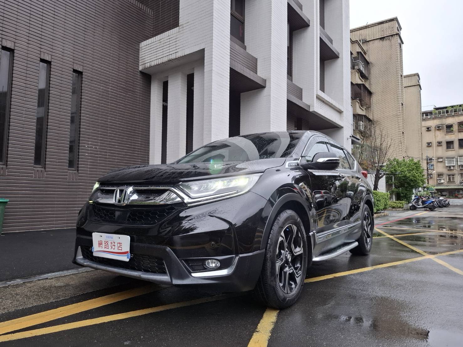 2018 HONDA CR-V  全景天窗 超大空間後座不壓迫 電動椅 恆溫空調 ACC 主動跟車 循跡防滑 ABS 電尾門  歡迎預約賞車LINE：goo5168 洽詢電話：0912423585 宋小姐 貸款專辦 強力過件   第1張相片