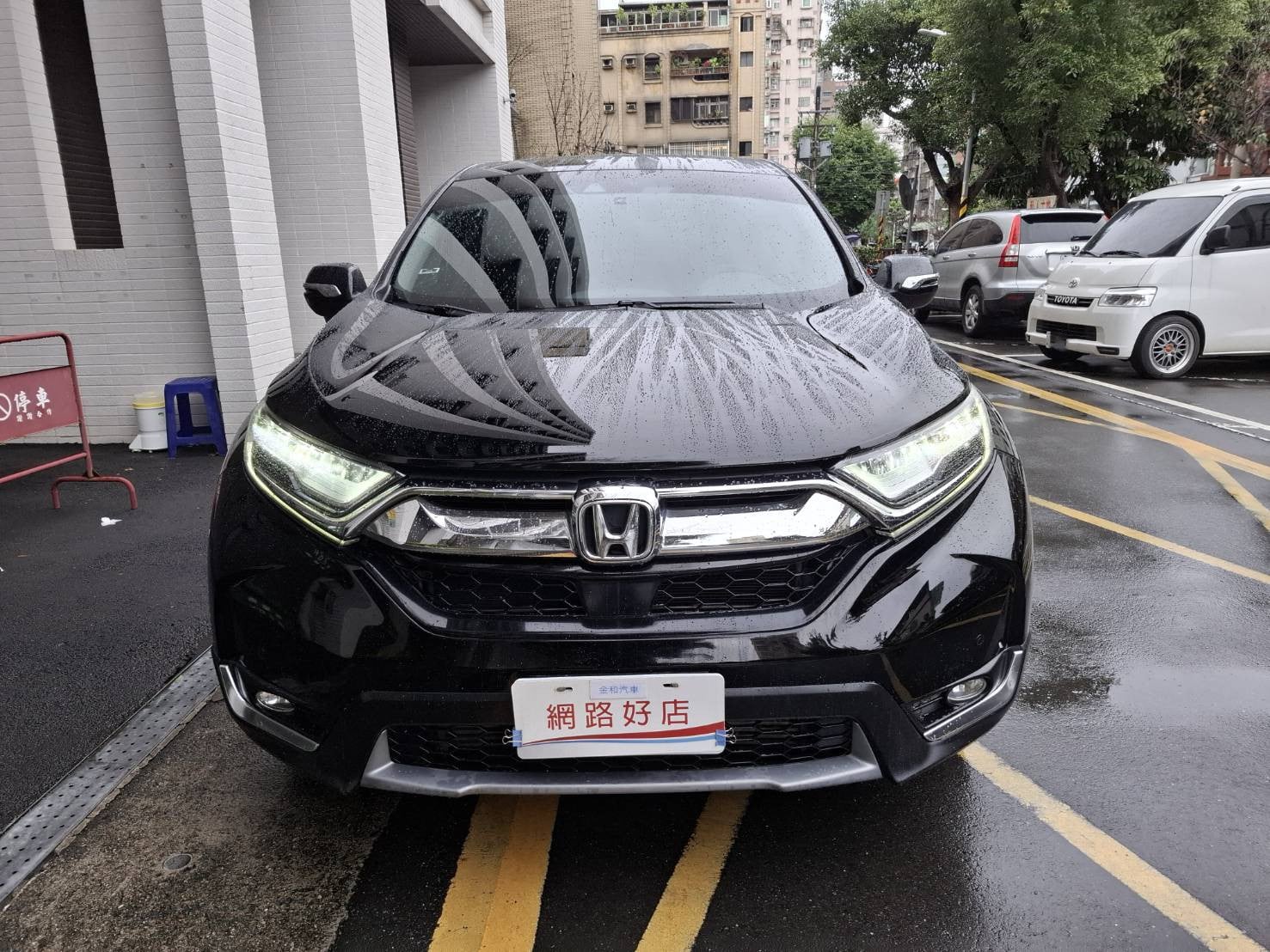 2018 HONDA CR-V  全景天窗 超大空間後座不壓迫 電動椅 恆溫空調 ACC 主動跟車 循跡防滑 ABS 電尾門  歡迎預約賞車LINE：goo5168 洽詢電話：0912423585 宋小姐 貸款專辦 強力過件   第6張相片