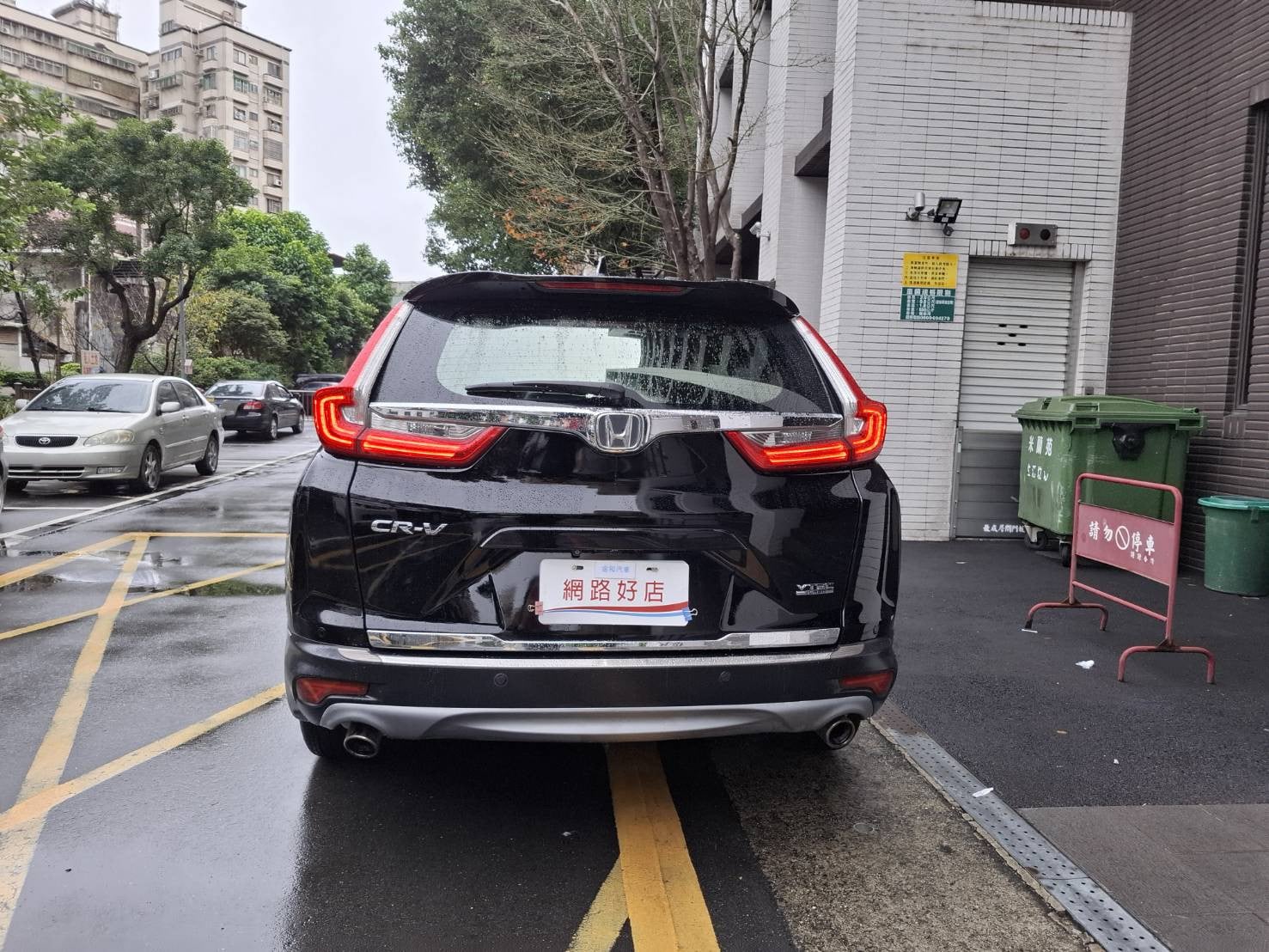 2018 HONDA CR-V  全景天窗 超大空間後座不壓迫 電動椅 恆溫空調 ACC 主動跟車 循跡防滑 ABS 電尾門  歡迎預約賞車LINE：goo5168 洽詢電話：0912423585 宋小姐 貸款專辦 強力過件   第14張相片