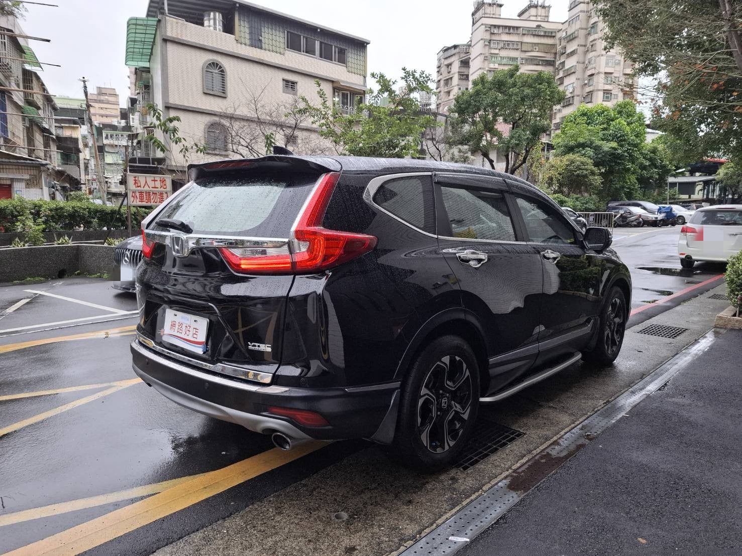 2018 HONDA CR-V  全景天窗 超大空間後座不壓迫 電動椅 恆溫空調 ACC 主動跟車 循跡防滑 ABS 電尾門  歡迎預約賞車LINE：goo5168 洽詢電話：0912423585 宋小姐 貸款專辦 強力過件   第15張相片