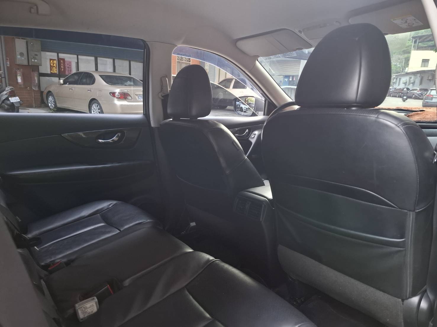 2017年 NISSAN X-TRAIL 大空間 高實用性 超值價格 出遊 通勤一台搞定 歡迎預約賞車 LINE：goo5168 洽詢電話：0912423585 宋小姐 貸款專辦 強力過件  第9張相片