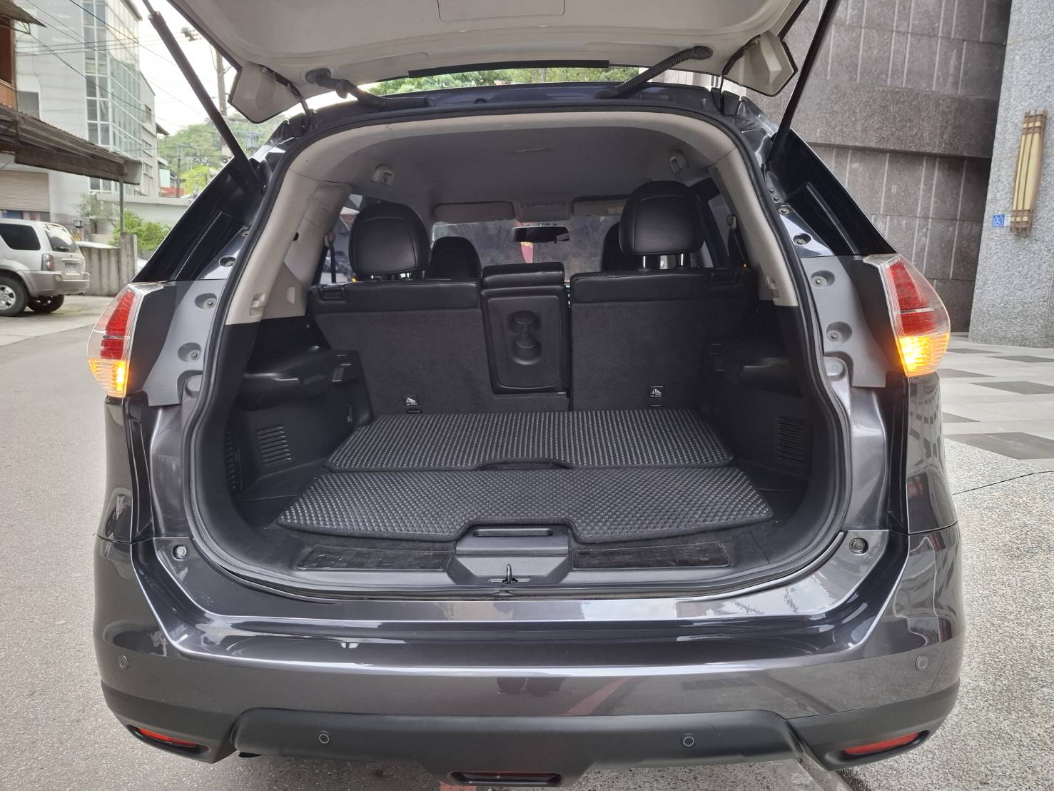2017年 NISSAN X-TRAIL 大空間 高實用性 超值價格 出遊 通勤一台搞定 歡迎預約賞車 LINE：goo5168 洽詢電話：0912423585 宋小姐 貸款專辦 強力過件  第11張相片