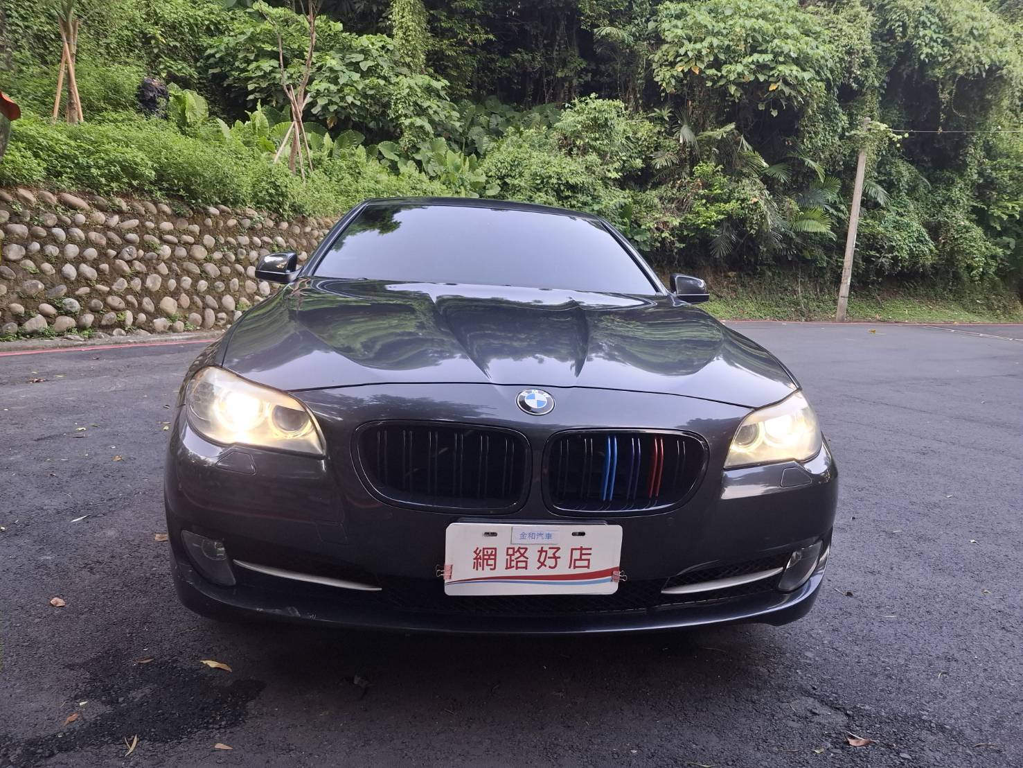  2010BMW 523i 豪華房車 2.5L直列六缸 運轉細膩 動力順暢  黑色內裝 豪華質感滿分 雙區恆溫空調 電動座椅 I-Drive多媒體系統 不用百萬就能圓夢 LINE goo5168 電話：0912 423 585宋小姐  第9張相片