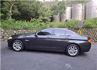 2010BMW 523i 豪華房車 2.5L直列六缸 運轉細膩 動力順暢  黑色內裝 豪華質感滿分 雙區恆溫空調 電動座椅 I-Drive多媒體系統 不用百萬就能圓夢 LINE goo5168 電話：0912 423 585宋小姐  第11張縮圖