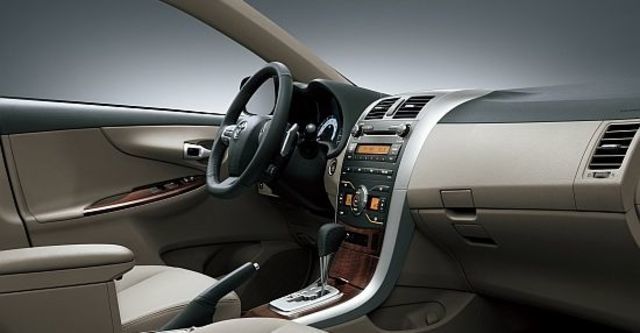 2013 Toyota Corolla Altis 1.8 E  第5張相片