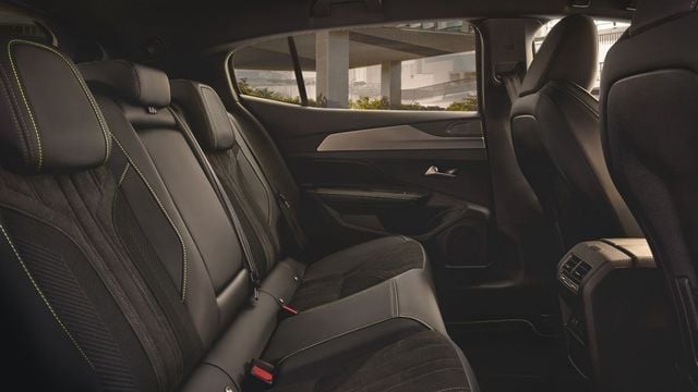 2027 Peugeot 408 Hybrid 1.2 GT Focal  第9張相片