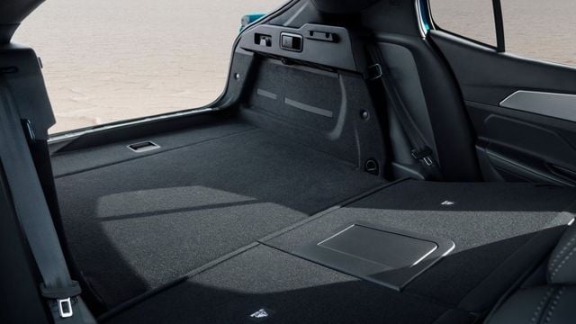 2027 Peugeot 408 Hybrid 1.2 GT Focal  第10張相片