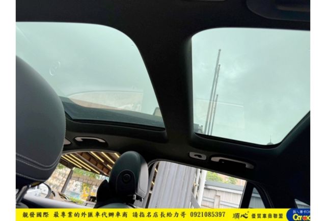 BENZ GLC300 2018年 2.0 黑 5981  第9張相片