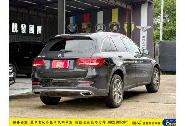 BENZ GLC300 2018年 2.0 黑 5981  第14張相片