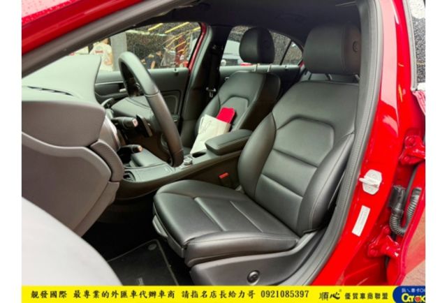 BENZ A180 2017年 1.6 紅 1368  第3張相片