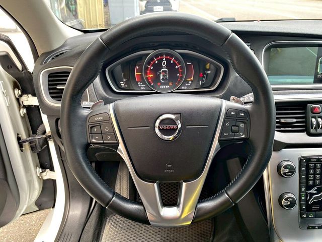 VOLVO富豪 V40  第8張相片