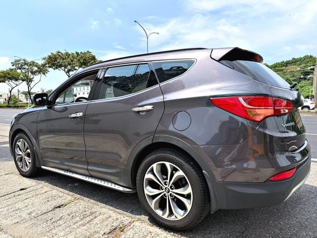 HYUNDAI現代 SANTA FE  第2張相片