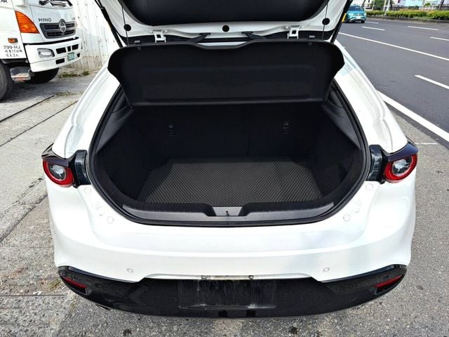 MAZDA馬自達 MAZDA 3  第3張相片