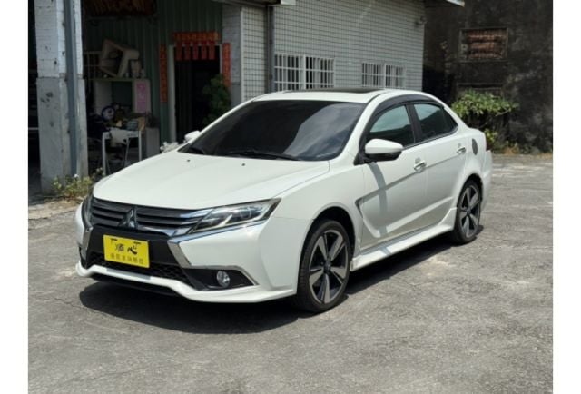 2017 Grand Lancer 1.8 頂規旗艦|電動天窗|18吋鋁圈 |換檔撥片|雙區恆溫|LED頭燈|LED日行燈|ikey免鑰匙|盲區偵測|數位儀表  第1張相片