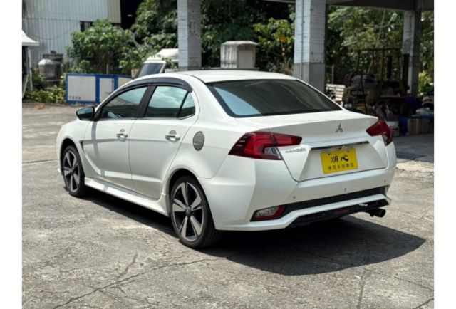 2017 Grand Lancer 1.8 頂規旗艦|電動天窗|18吋鋁圈 |換檔撥片|雙區恆溫|LED頭燈|LED日行燈|ikey免鑰匙|盲區偵測|數位儀表  第3張相片