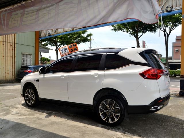 Luxgen URX  第8張相片