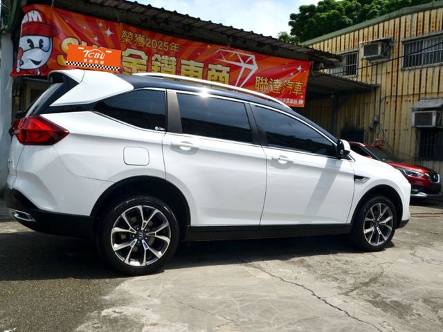 Luxgen URX  第10張相片