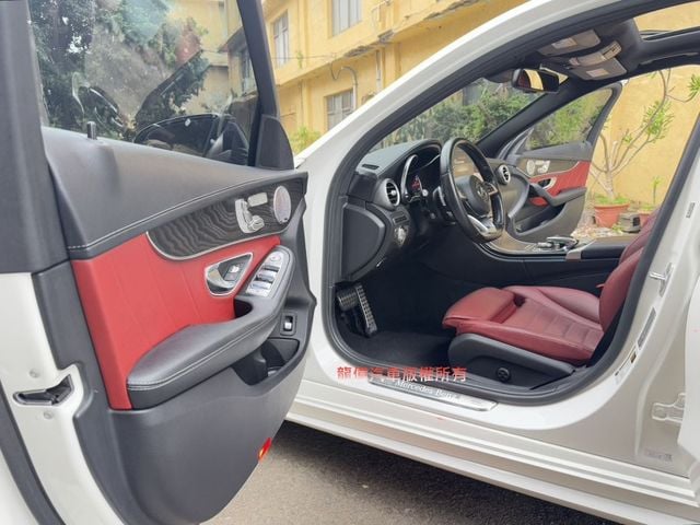 Mercedes-Benz/賓士 C300  第8張相片