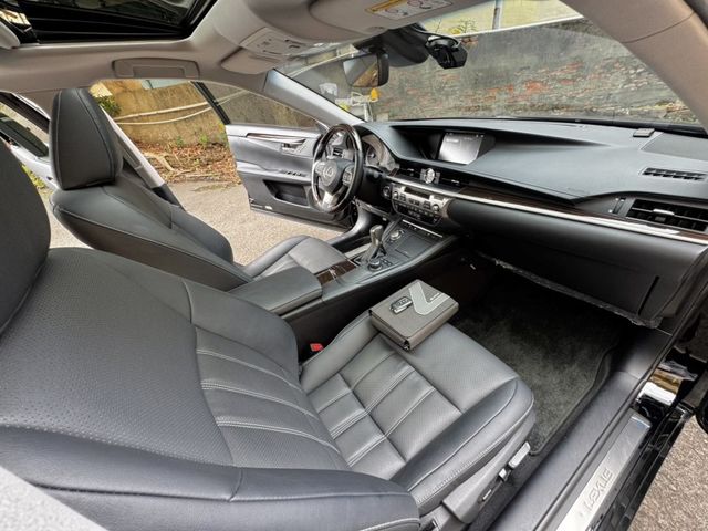 Lexus ES  第2張相片