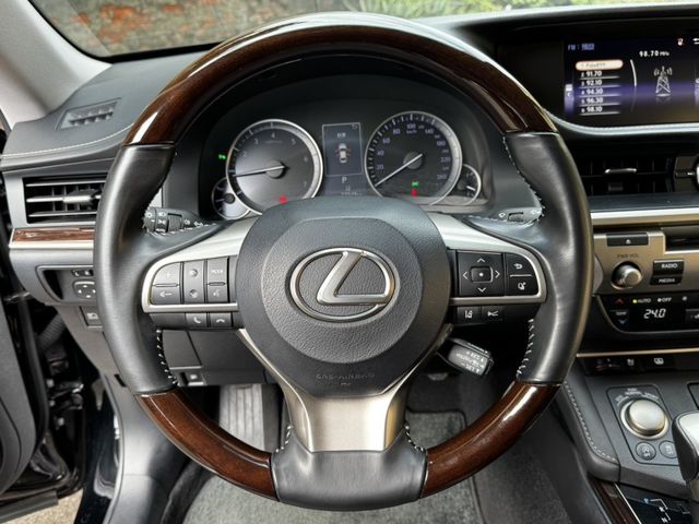 Lexus ES  第19張相片