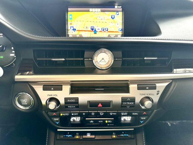 Lexus ES  第20張相片