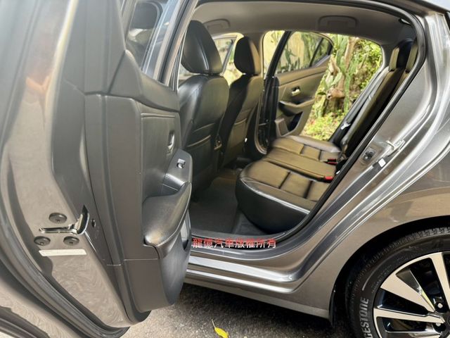 Nissan Sentra  第8張相片